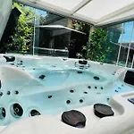 Villa Modern And Luxury Vacation House, Private Jacuzzi