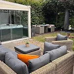 Villa Modern And Luxury Vacation House, Private Jacuzzi