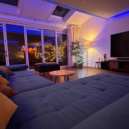 Luxury Vacation Villa, Private Jacuzzi & Sauna Zoetermeer