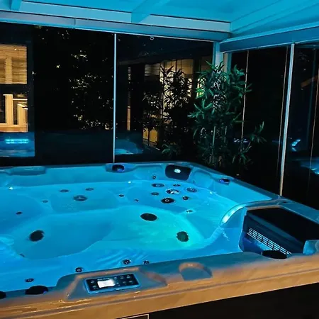 Villa Modern And Luxury Vacation House, Private Jacuzzi