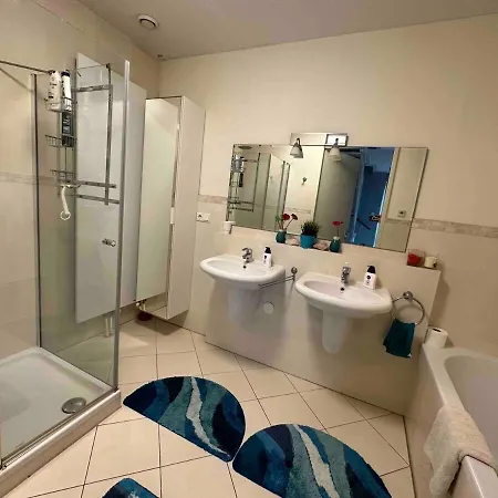 Luxury Vacation Villa, Private Jacuzzi & Sauna Villa Zoetermeer