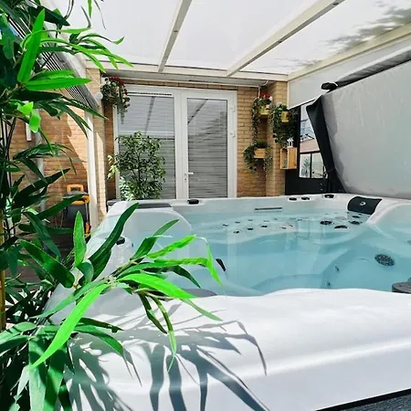 Modern And Luxury Vacation House, Private Jacuzzi Villa *