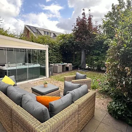 Luxury Vacation Villa, Private Jacuzzi & Sauna Zoetermeer