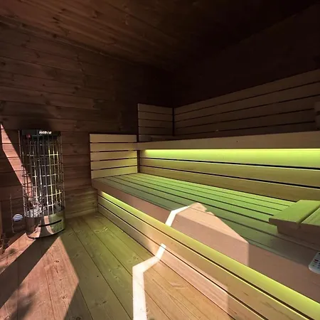 Luxury Vacation Villa, Private Jacuzzi & Sauna * Zoetermeer