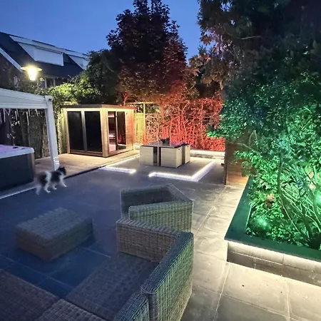 Luxury Vacation Villa, Private Jacuzzi & Sauna * Zoetermeer