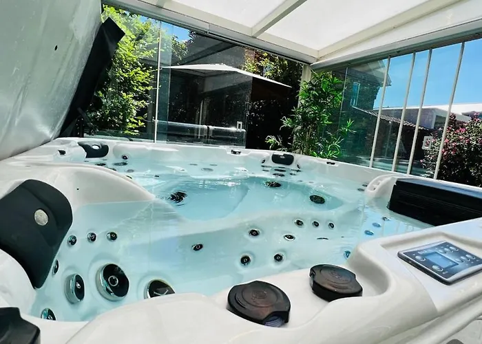Villa Modern And Luxury Vacation House, Private Jacuzzi
