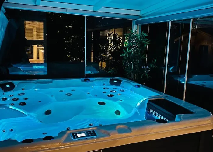 Villa Modern And Luxury Vacation House, Private Jacuzzi