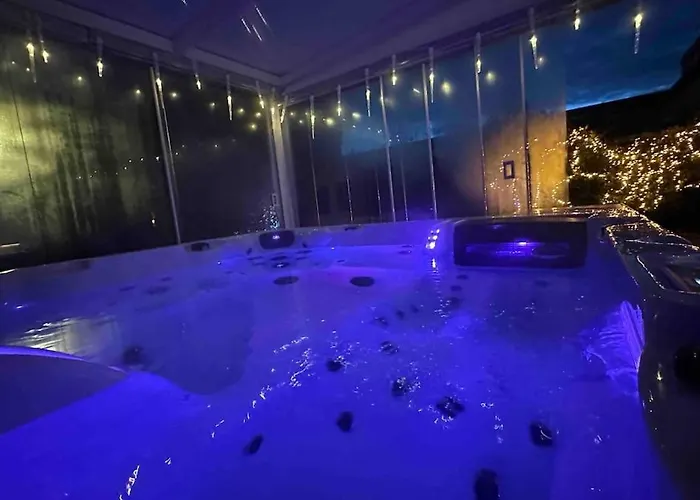 Modern And Luxury Vacation House, Private Jacuzzi