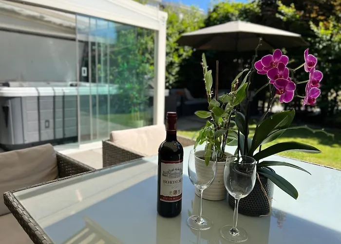 Modern And Luxury Vacation House, Private Jacuzzi Villa