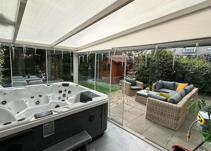 Modern And Luxury Vacation House, Private Jacuzzi Villa